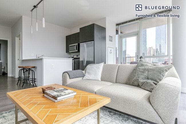 Building Photo - 1000 S Clark St