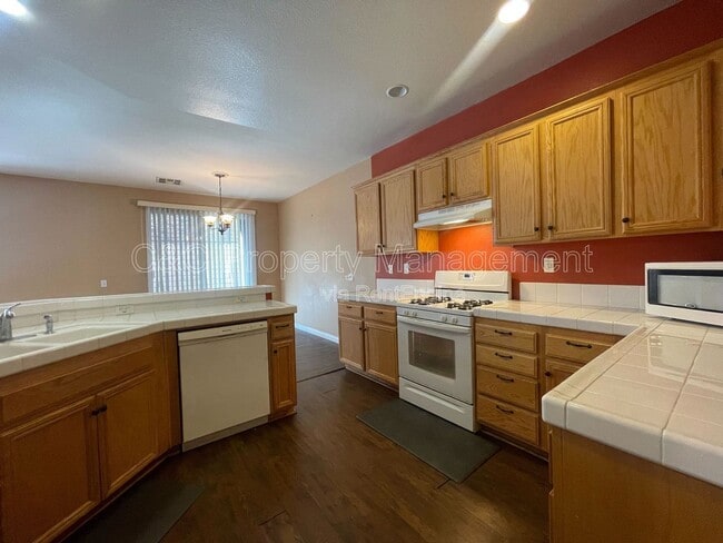 Building Photo - 425 S Meadowbrook Dr