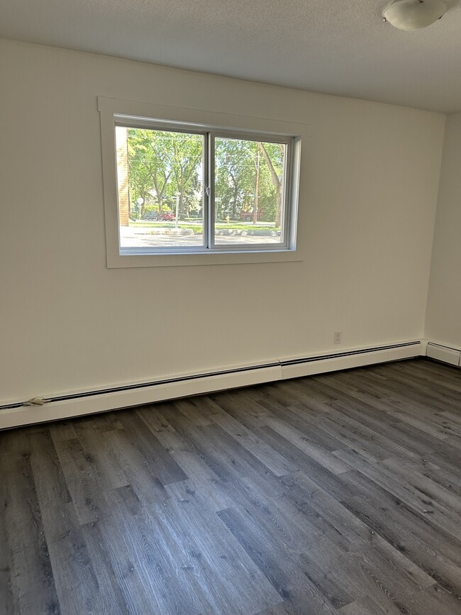 Photo du bâtiment - 727 5th Ave N