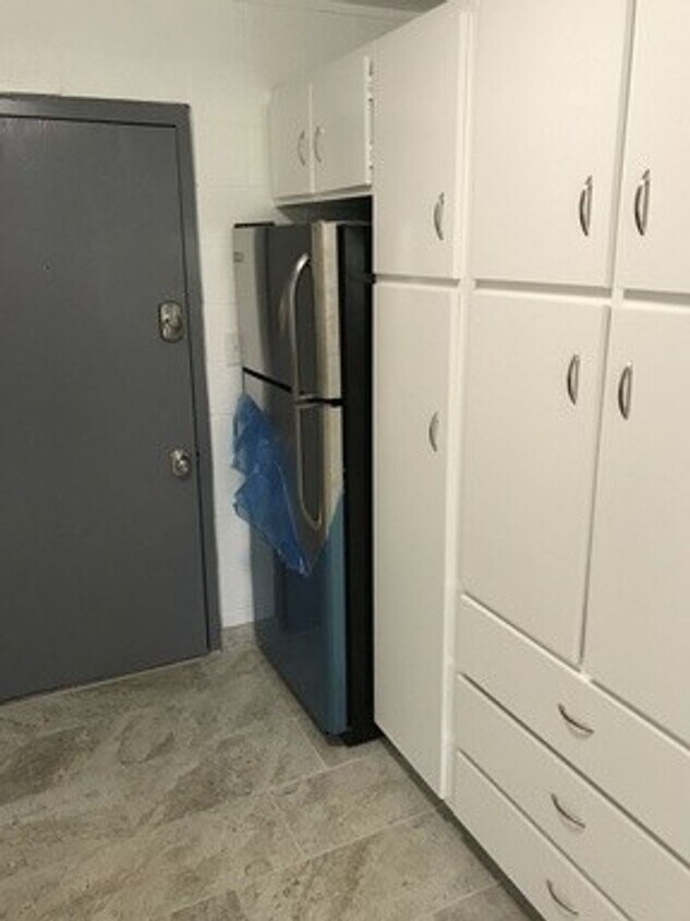 Foto principal - Studio Apartment - Available August 18th