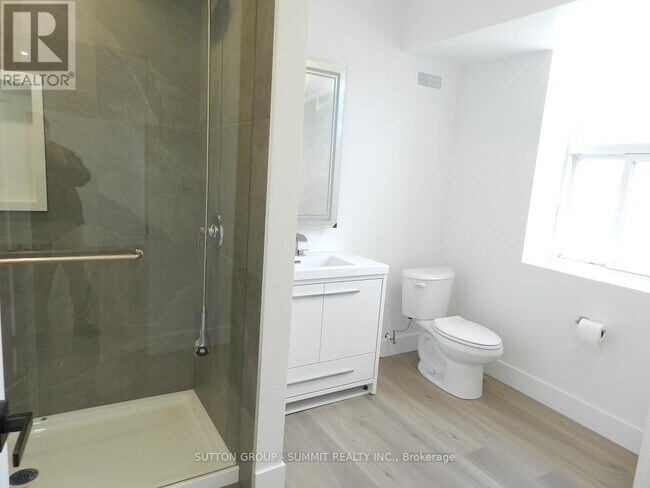 Photo du bâtiment - 577-577 Gerrard St E