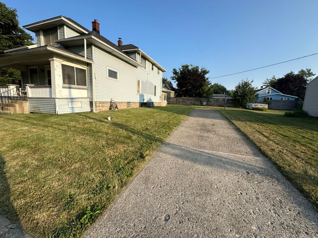 Building Photo - 70 Miller Ave