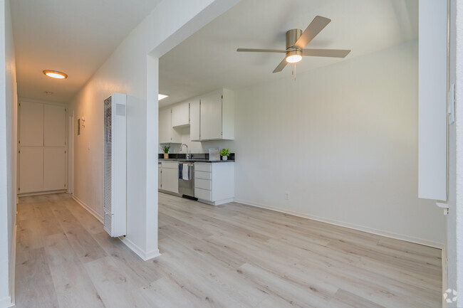 2BR, 1BA - 1150SF - Comedor - Lincoln Heights Apartments