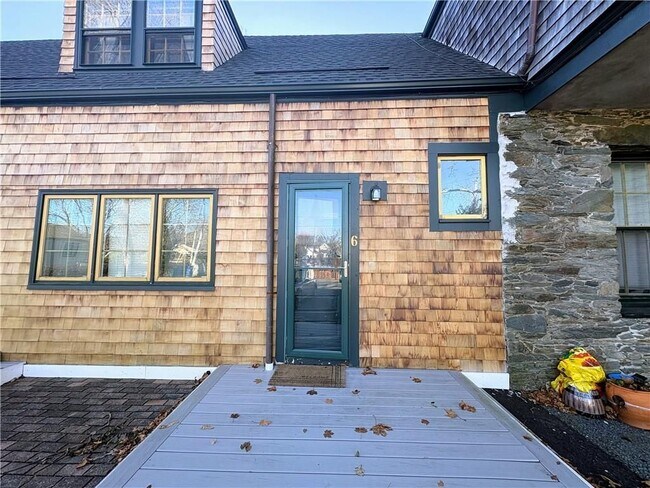 Foto del edificio - 438 Wolcott Ave