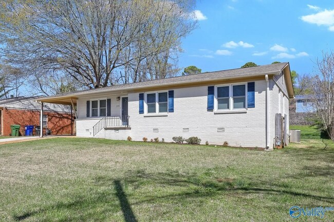 Building Photo - 2220 Viscount Dr NW
