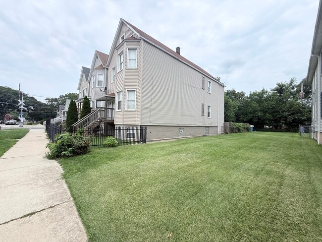 Building Photo - 3008 E 81st St
