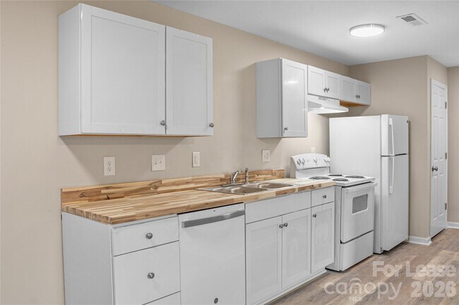 Foto del edificio - 300 E Gold St