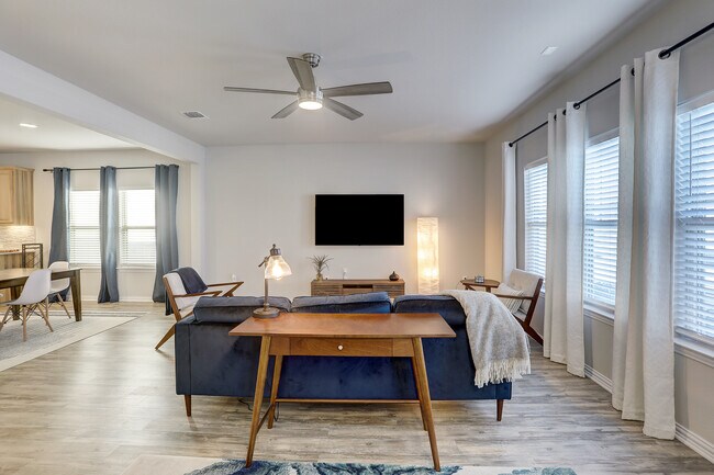 Foto del edificio - 8816 Sikes Way