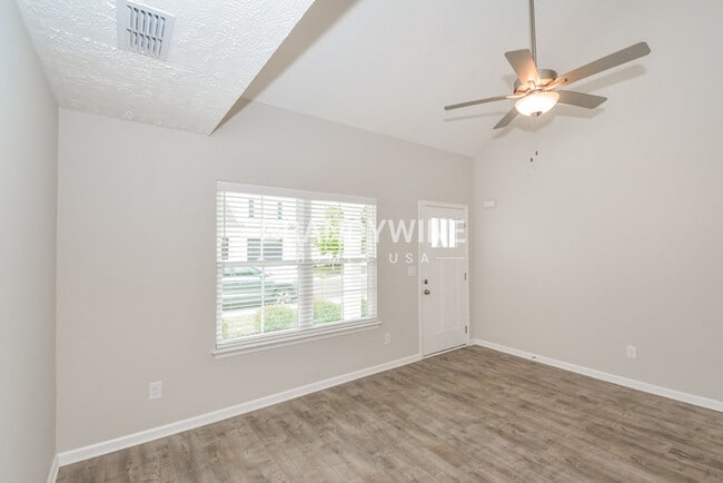 Building Photo - 3218 Clemons Cir