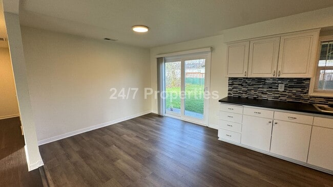 Building Photo - Ranch Style 3BD Home - SE Portland!