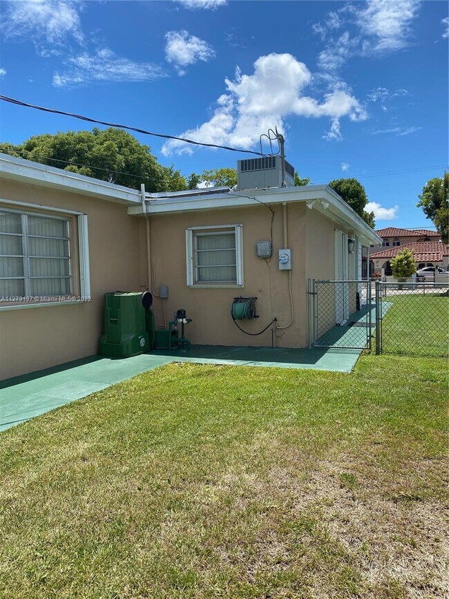 467 W 43rd Pl, Hialeah, FL 33012 House Rental in Hialeah, FL