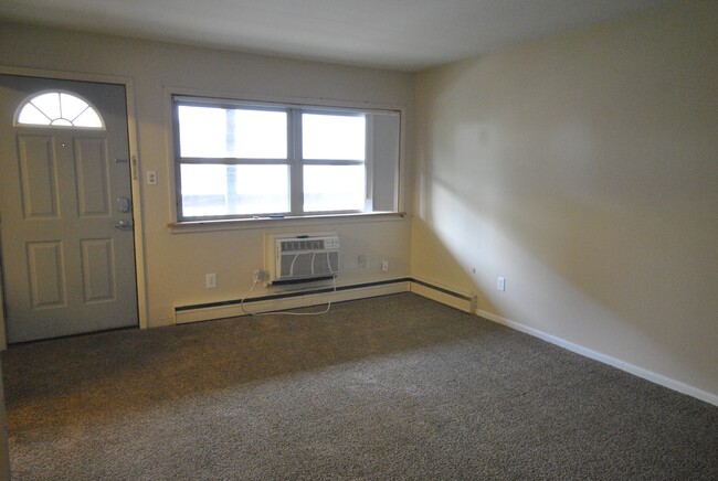 Two-Bedroom Living Room - 727 E Kingsley St