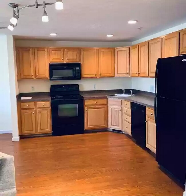 34 Mountain Laurel Ln Unit 34, Fitchburg, MA 01420 Condo for Rent in