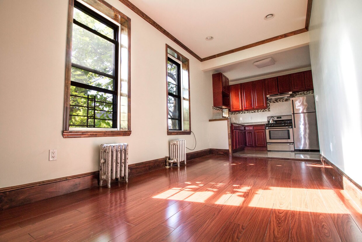 Foto principal - 631 Sterling Pl
