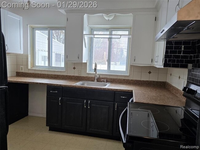 Building Photo - 27231 Five Mile Rd