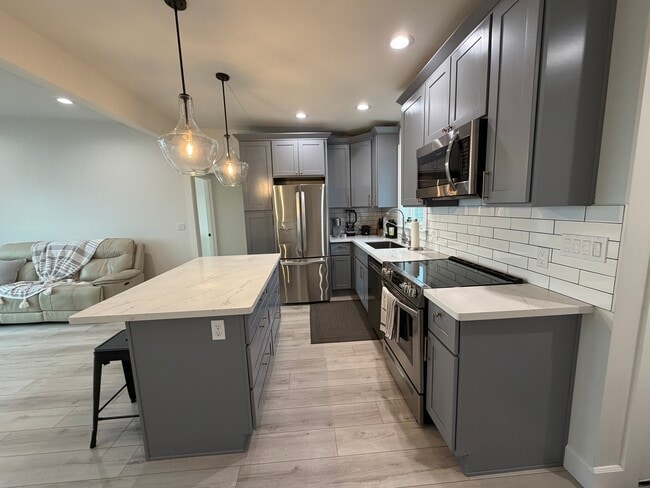 New Construction; 1 bedroom, 750sf, fully furnished & includes all utilities & internet. - 3020 N 33rd St