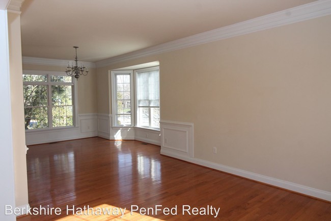 Building Photo - 4700 Summer Lake Cir