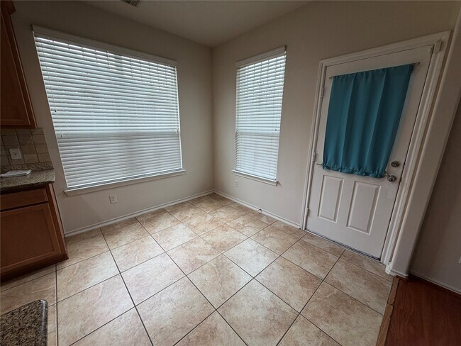 Foto del edificio - 6826 Pheasant Oak Dr