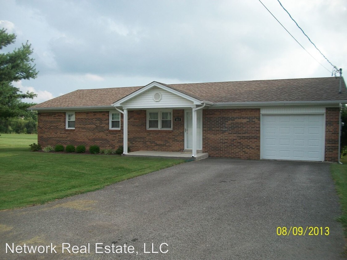 Primary Photo - 3 br, 2 bath House - 103 Airport Road