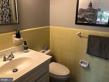 BATHROOM 2 - 200 Locust St SE