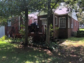 Building Photo - 1136 Hermitage Dr
