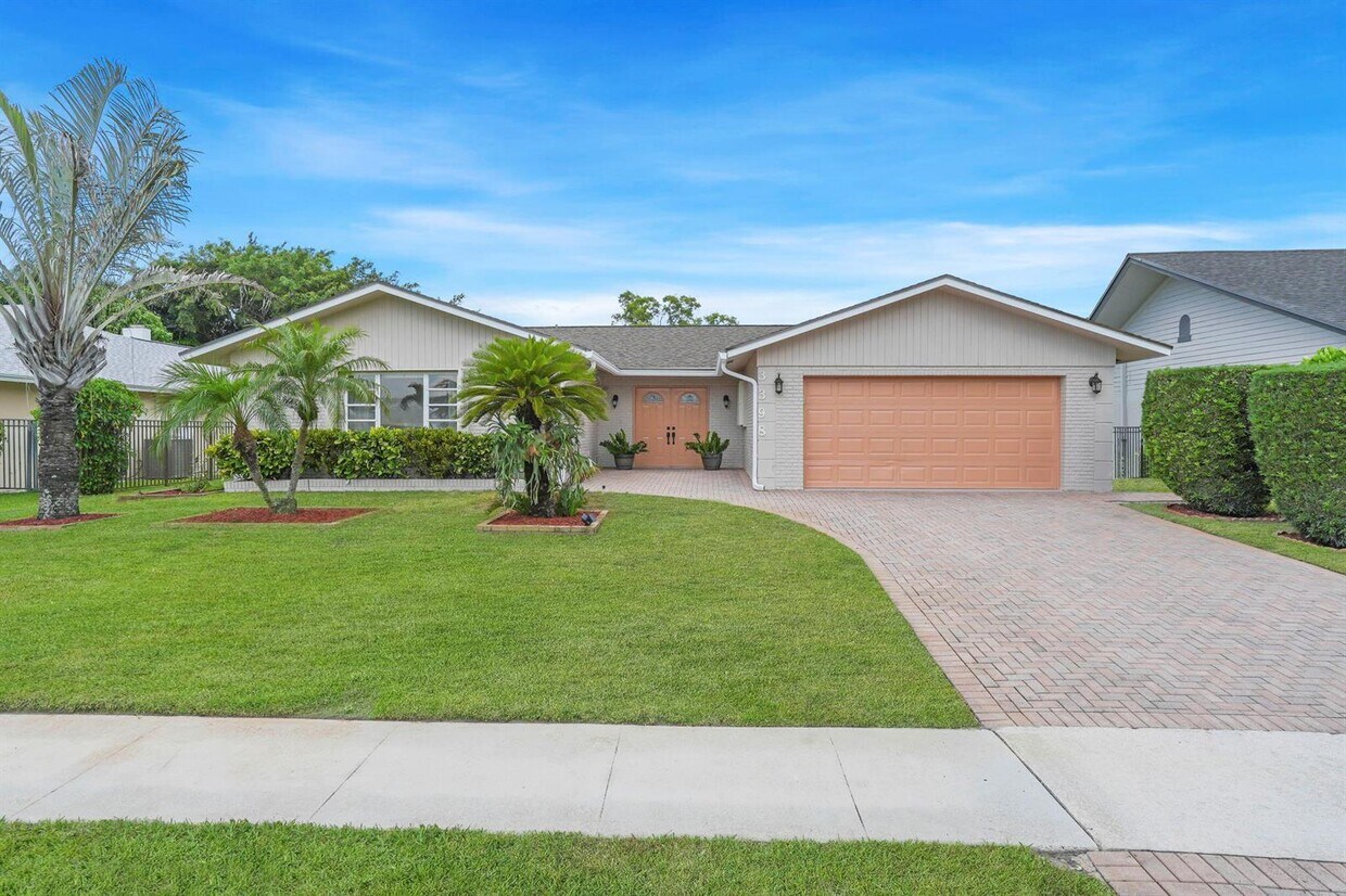 Primary Photo - 3398 Lakeview Dr