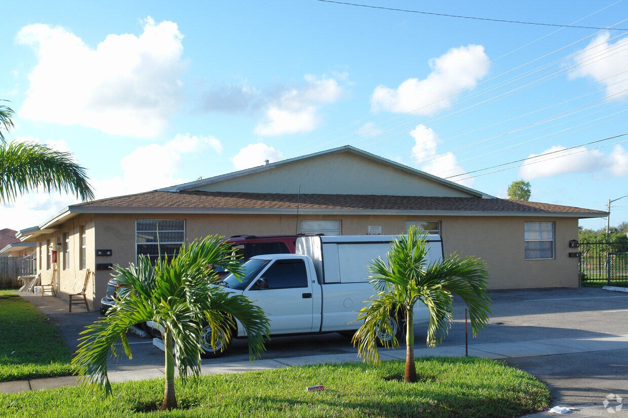 Primary Photo - 5410-5416 N.W. 22nd Ct