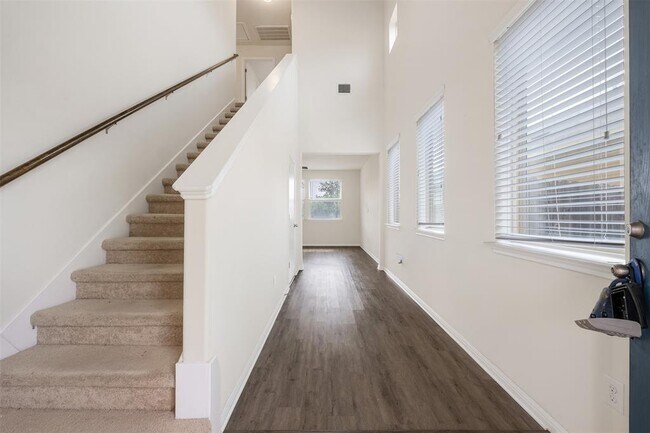 Foto del edificio - 504 Twisted Oaks Ln