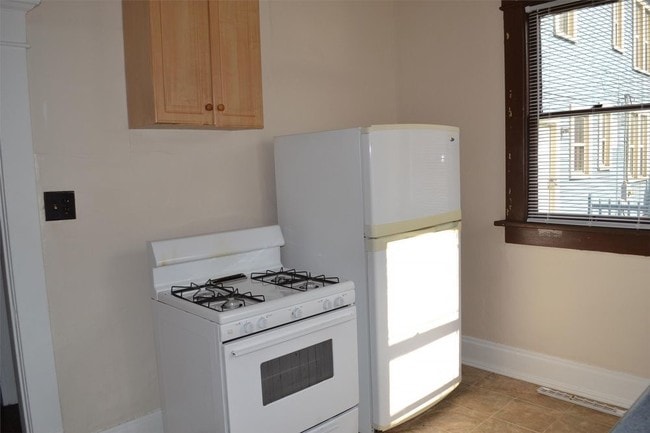 Building Photo - 1628 Summit