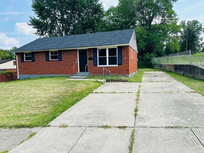 Photo - 189 Algonquin Dr (Hamilton, OH) House