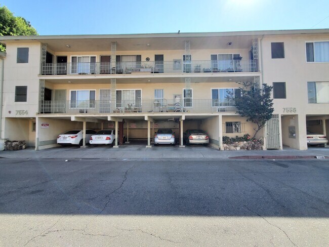 Building Photo - 7558 Romaine St