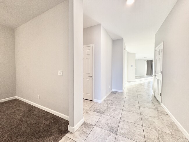 Building Photo - 9383 W Desert Bighorn Trail