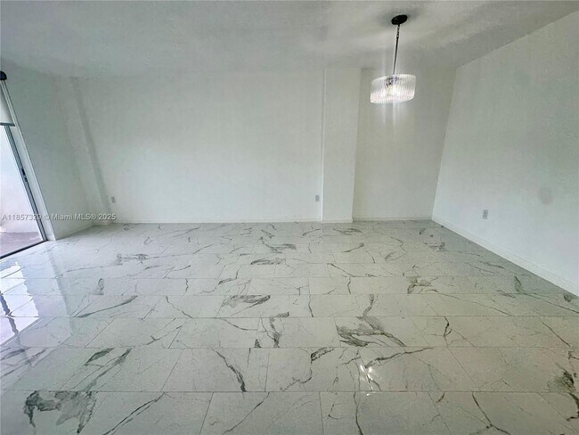 Foto del edificio - 15600 NW 7th Ave