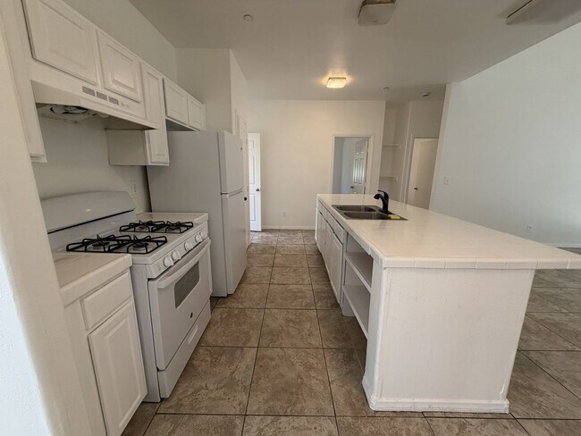 Foto del edificio - RV T 7216 Yates St Unit A