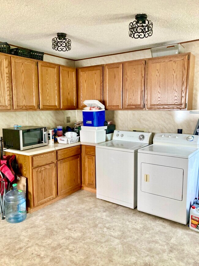 Foto del edificio - 415 W 9th St