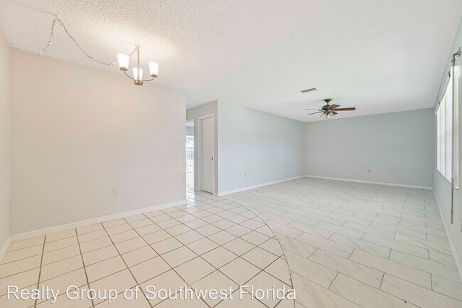 Foto del edificio - 2 br, 2 bath House - 4920 Vincennes Ct #103