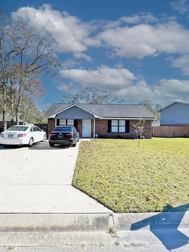 Primary Photo - 1526 Woodcrest Cir