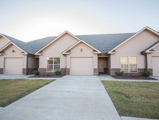 Foto del edificio - Located close to Mazda/Toyota, Amazon and ...