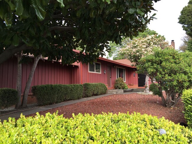 Foto del edificio - Vallejo, 842-844 Benicia Rd