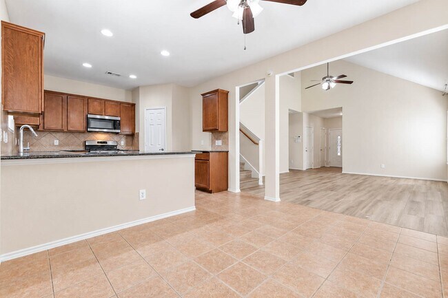 Building Photo - 10311 Whisper Bluff Dr