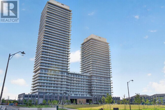 Building Photo - 15 Skyridge Dr