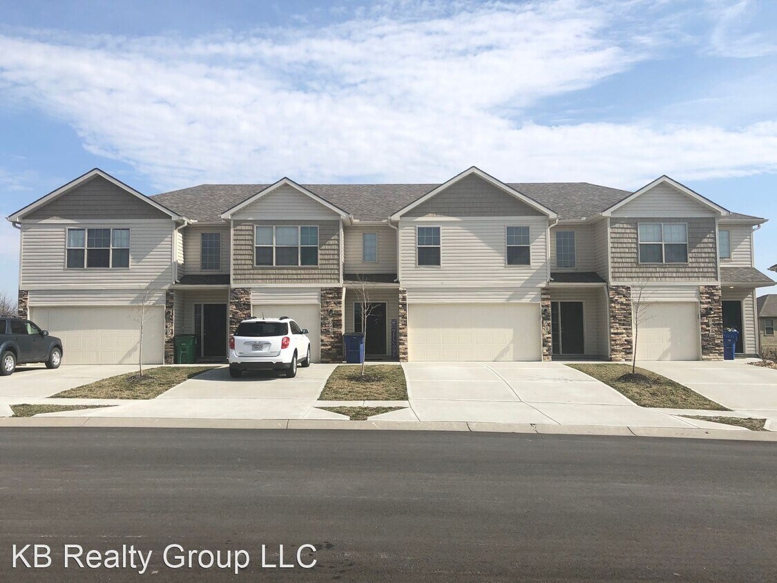 3 br, 2.5 bath House 1435 NE Mary Ct House Rental in Grain Valley