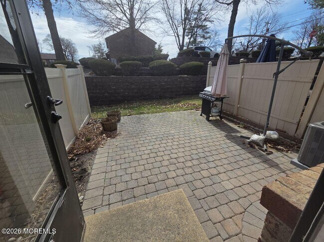 Foto del edificio - 92 Village Green Way