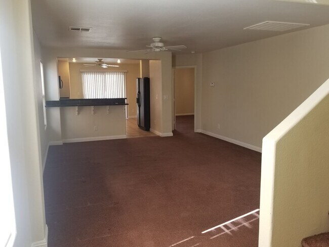 Building Photo - 3 Bedroom centrally located near Silverado...