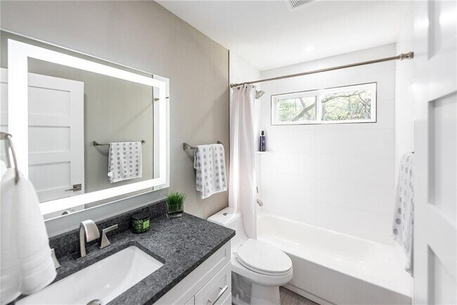 Foto del edificio - 11905 Highland Oaks Trail