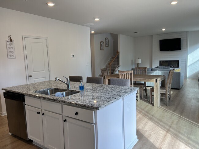 Foto del edificio - 218 Lookout Dr