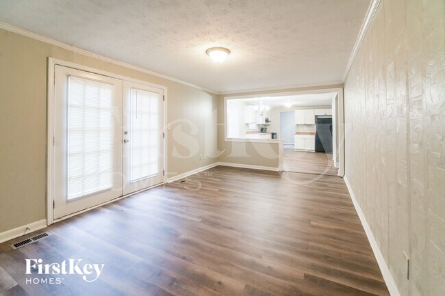 Foto del edificio - 3045 Forestside Ln