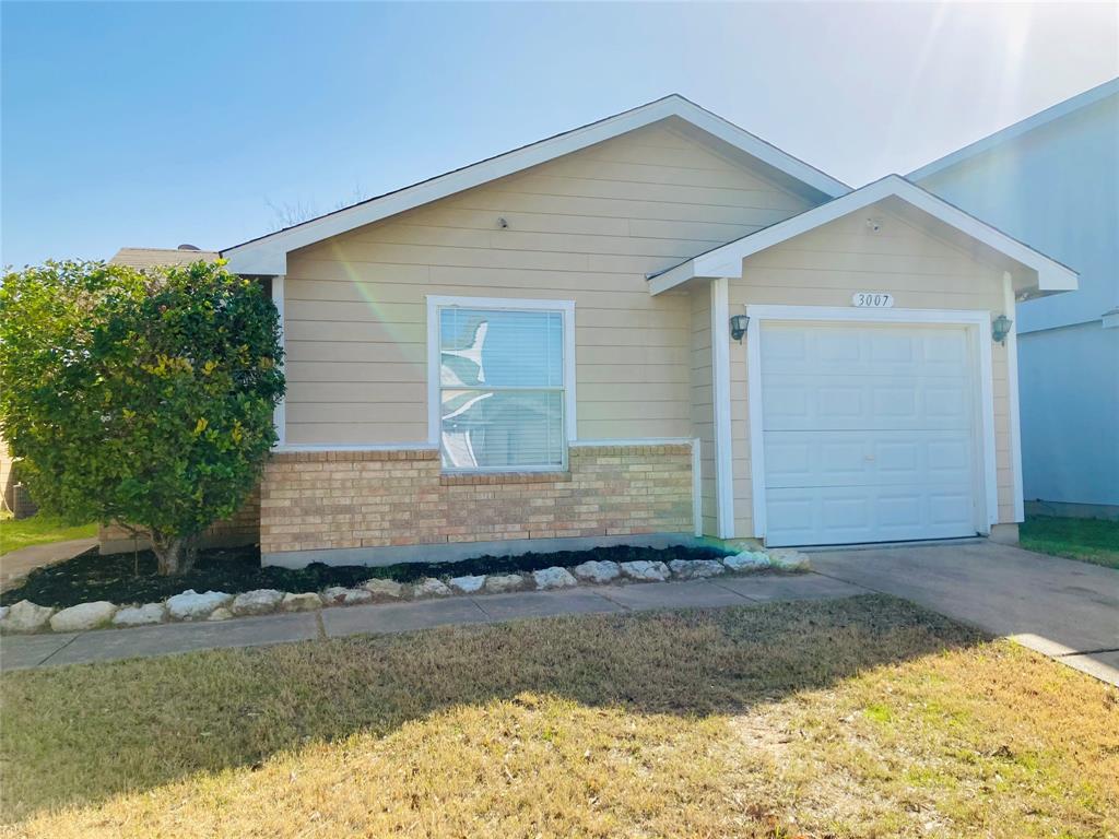 Foto principal - 3007 Crownover St