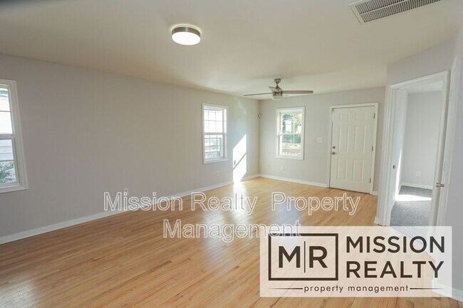 Foto del edificio - 472 Hunt Ave