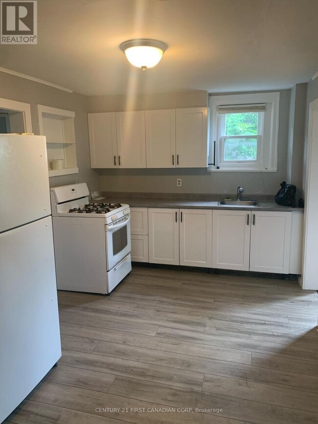 Building Photo - 40 Springbank Dr
